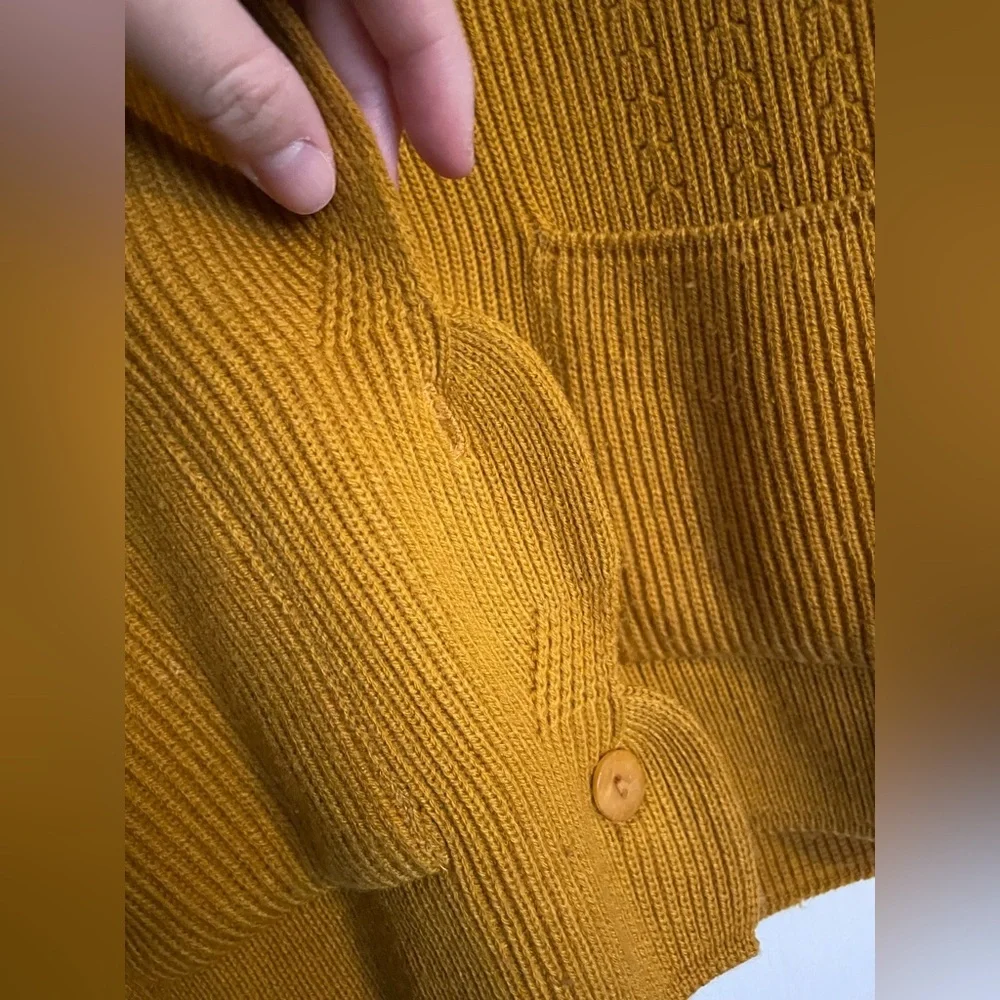 Ghansham Oswal Women's Scalloped Knit Cardigan in Mustard size M/L - Picture 3 of 7